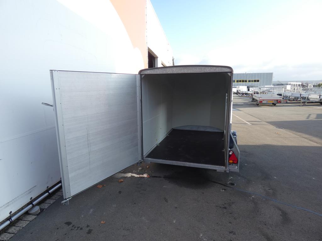 Easyline Gesloten aanhangwagen enkelas 300x151x170cm 1400kg